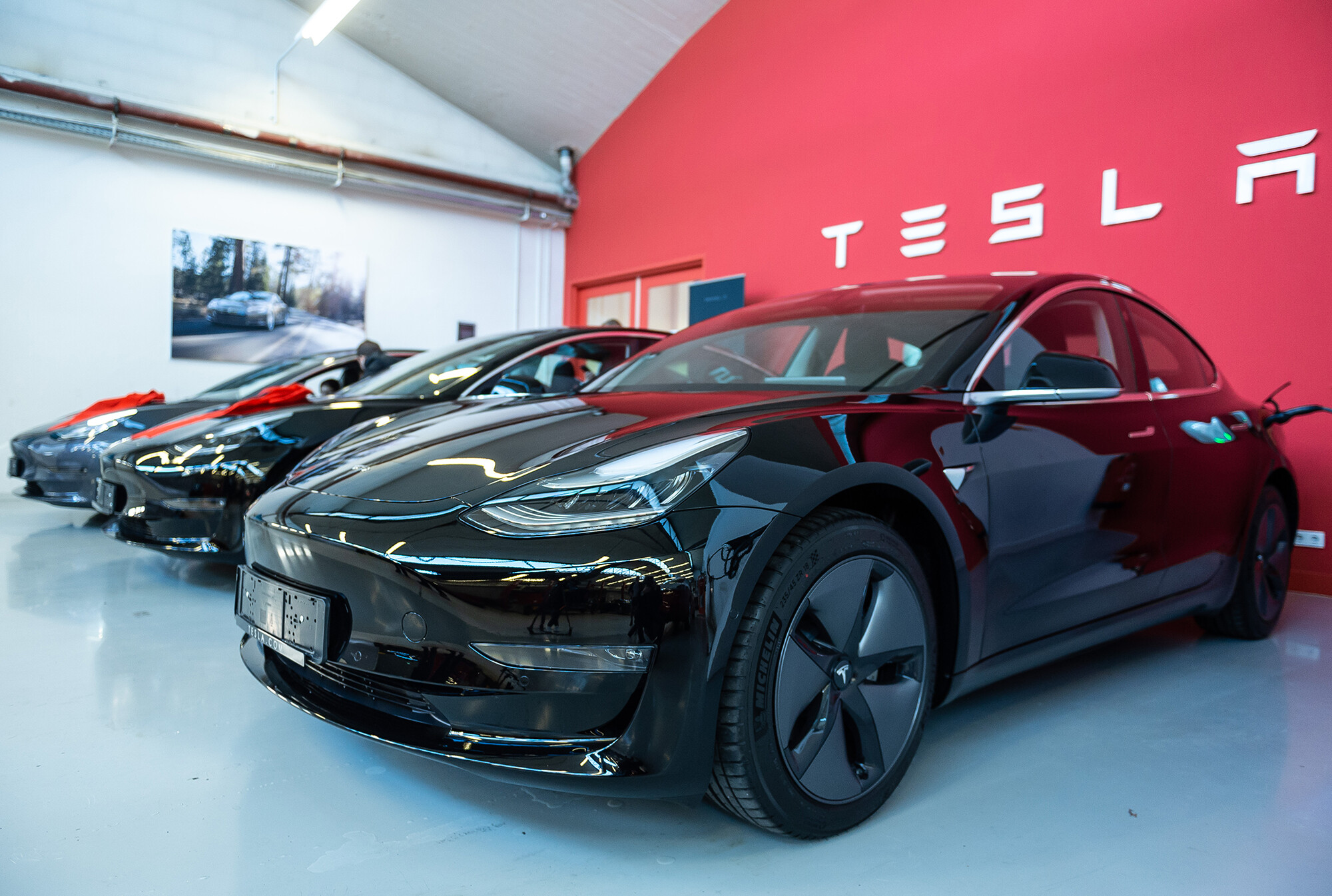 Tesla reports record profit, sees more supply chain woes in 2022
