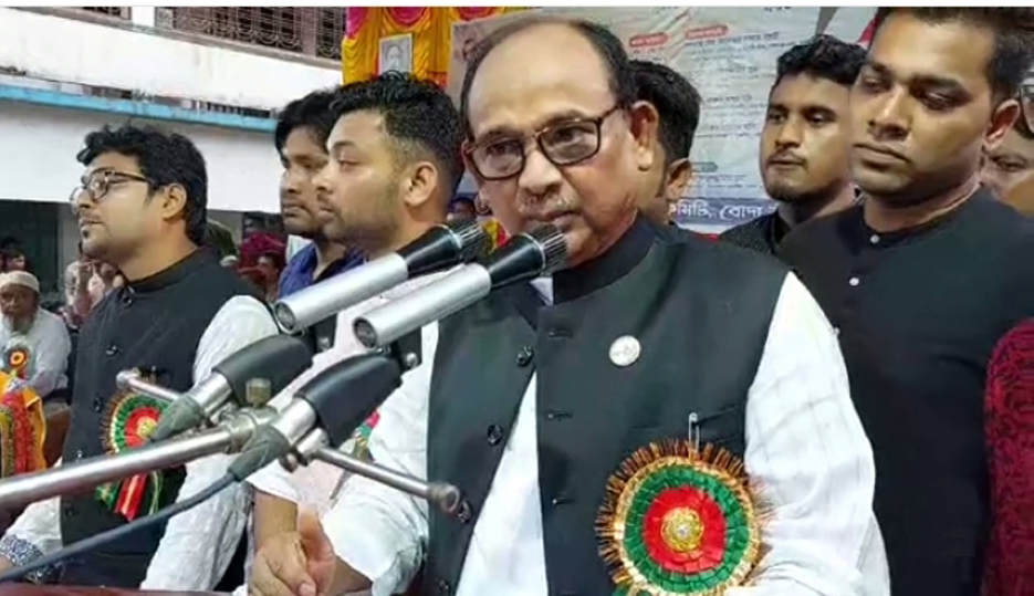 Kirov viloyatida xususiy porno videolar Mast ayol yaqin atrofda uxlayotgan erkakni sikadi.