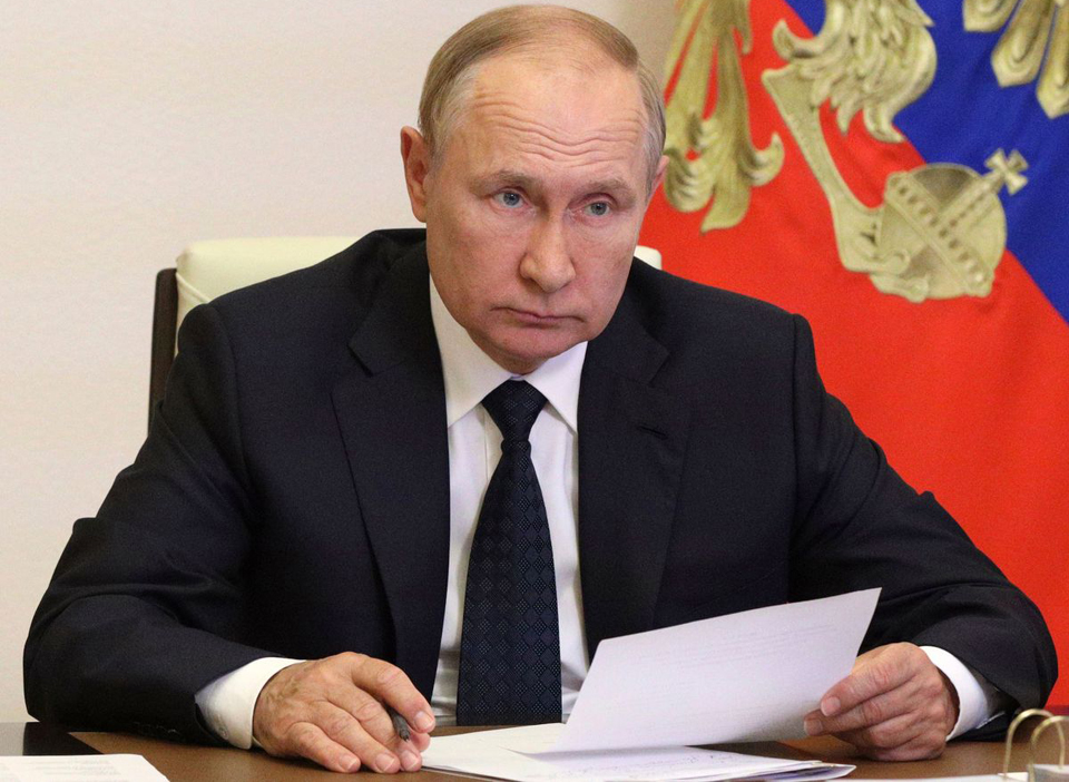 Putin issues decree to increase army s standard strength by 137 000 as