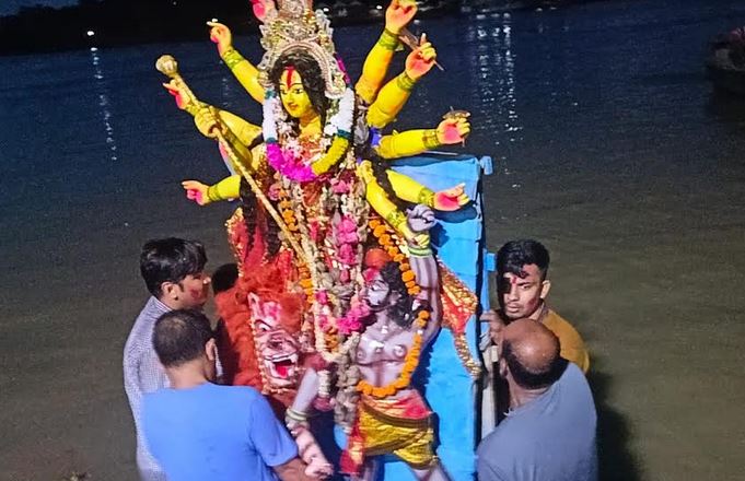 Durga Puja ends in Khulna with immersion of Goddess Durga - Vimarsana News