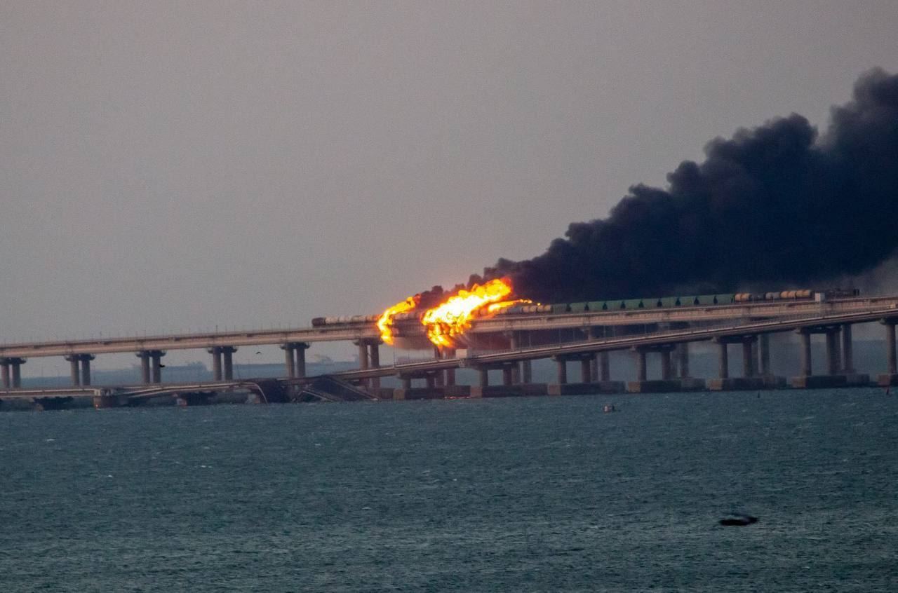 Fuel storage tank on fire on Crimean bridge authorities News