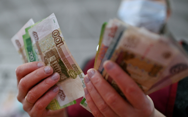 31 800 долларов сколько в рублях