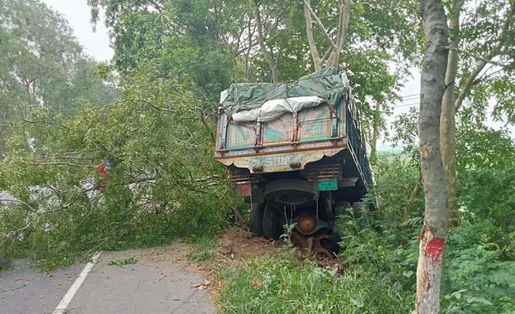 One killed in Gopalganj road accident