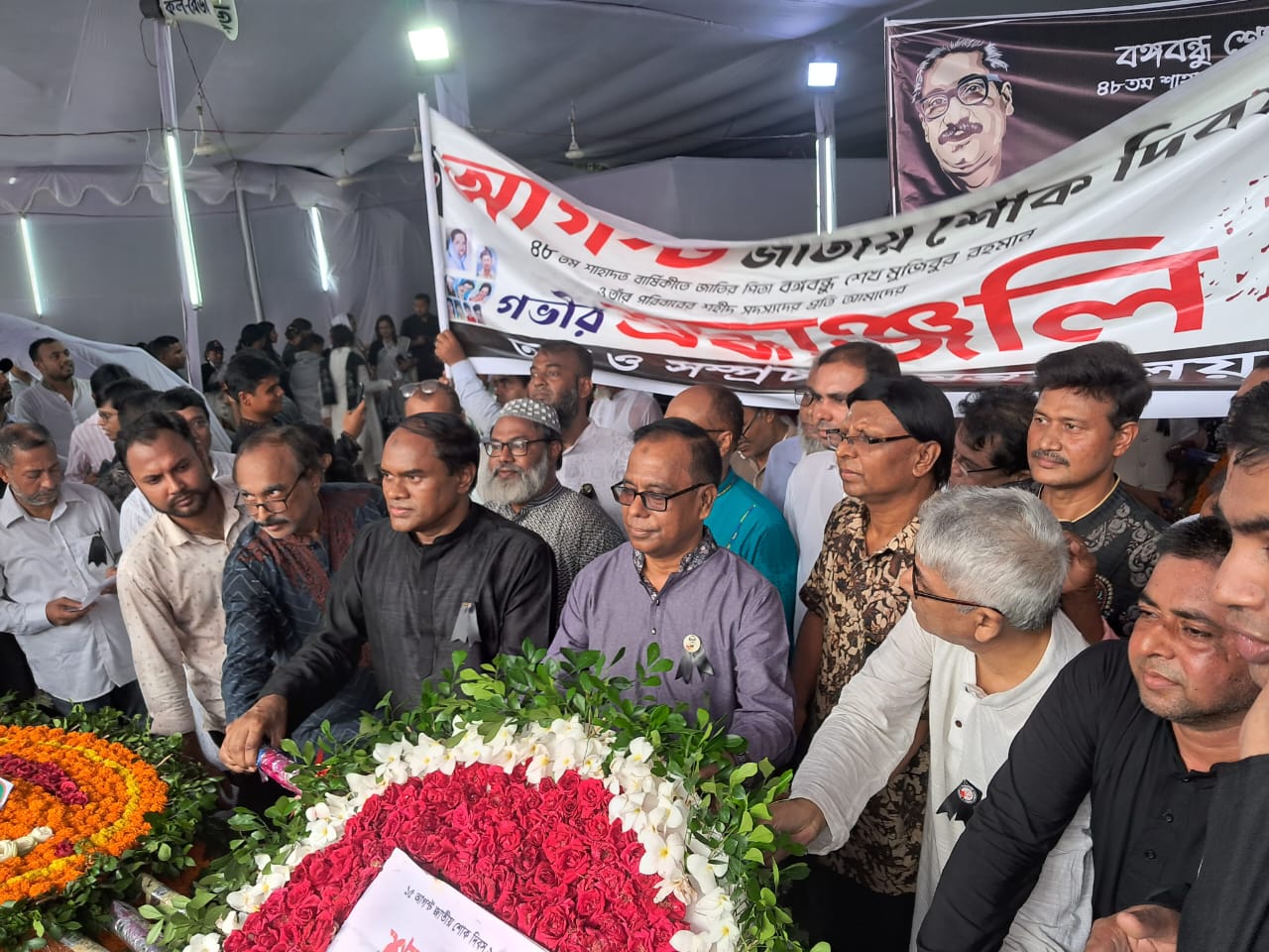 Info ministry pays tributes to Bangabandhu at Dhanmondi 32