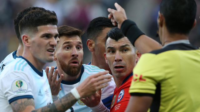 Messi y Argentina se enfrentan a su viejo rival Chile en la Copa América