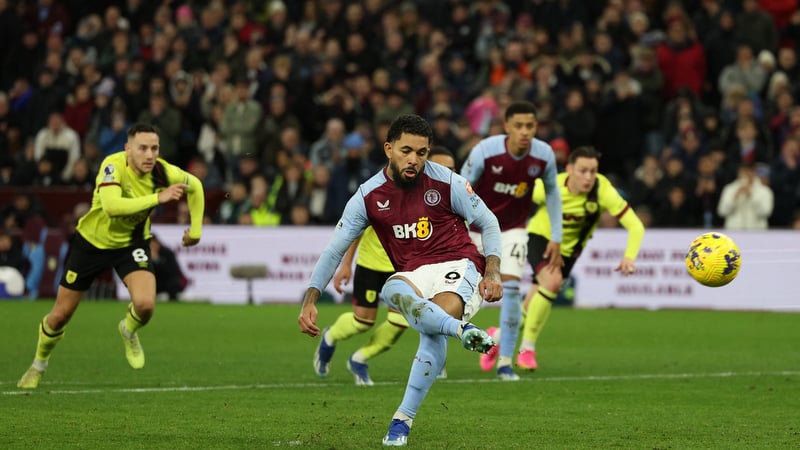 Aston Villa, Man City close on Premier League lead, Man Utd beaten again