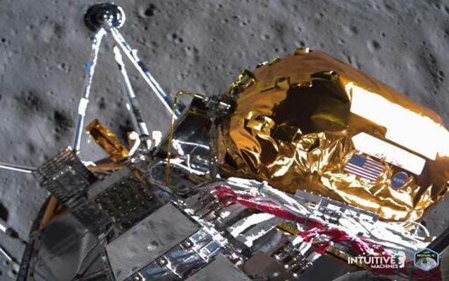 As mission ends, US lunar lander could still 'wake' back up News