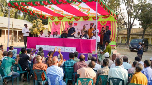 Türkiye, Bangladeş'e Ramazan gıda kolisi dağıtıyor