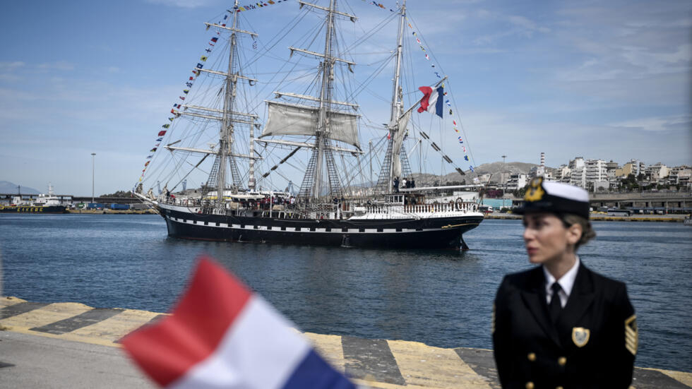 La flamme olympique commence son voyage vers la France