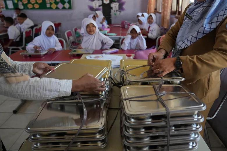 Indonesia launches free-meal programme to combat stunting