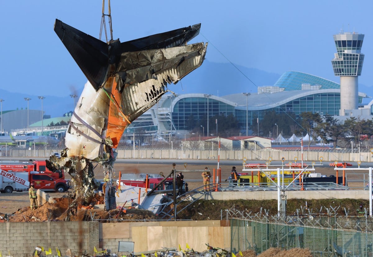 S.Korea extends closure of airport where plane crashed