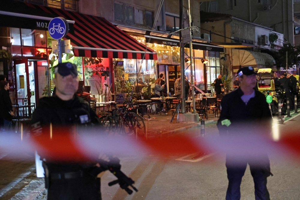 Foreign attacker killed after stabbing 5 in Tel Aviv