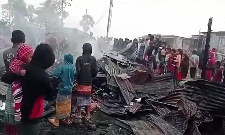 Two houses, 11 shops burnt in Noakhali