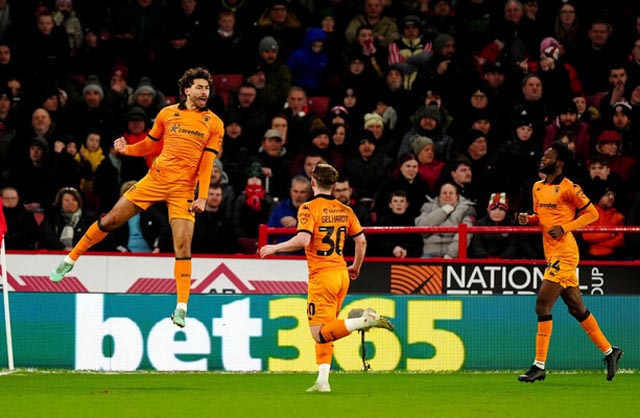 Hull stun promotion-chasing Sheffield