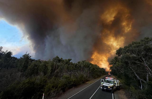Fast-moving fires torch national parks in southeast Australia