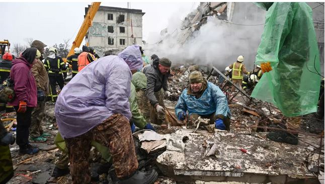 Russian attacks on Ukraine kill 15