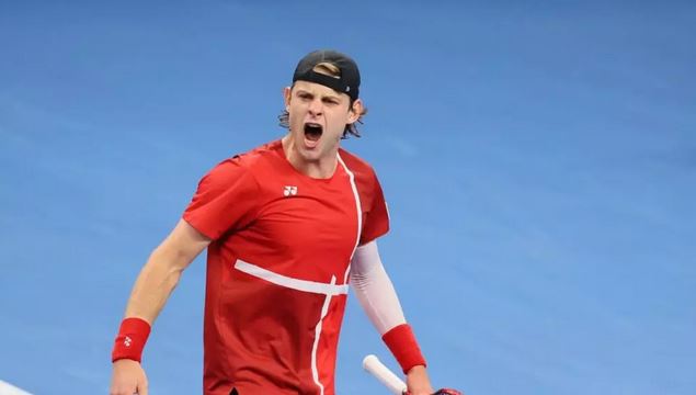 Bergs scores accidental knockout to send Belgium past Chile in Davis Cup