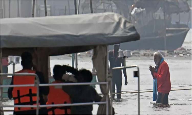 India's Modi takes ritual dip at Hindu mega-festival