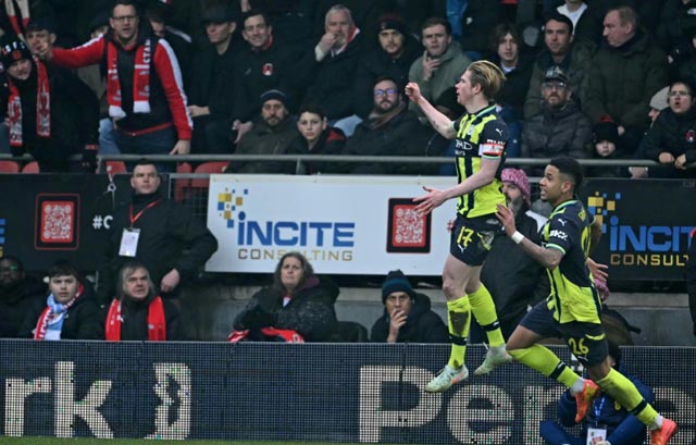 Chelsea crash out of FA Cup at Brighton, Man City survive Orient scare