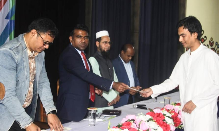 Families of July uprising martyrs, injured get over Tk 13 lakh aid in Tangail   