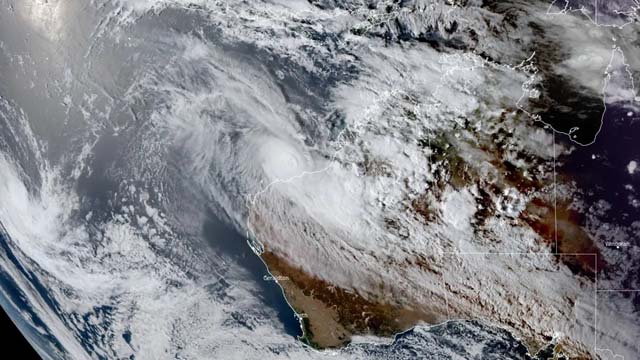 Category 5 cyclone nears Western Australia coast