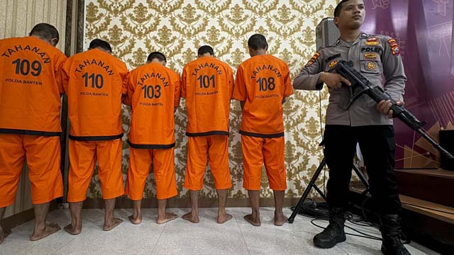 Indonesia hands lengthy sentences to Javan rhino poachers