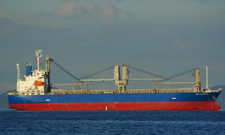Imported Indian rice being uploaded in Ctg port