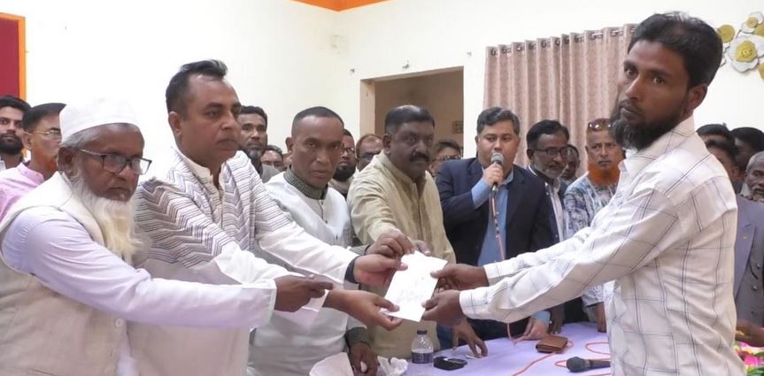 BNP provides assistance to July martyrs in Sirajganj