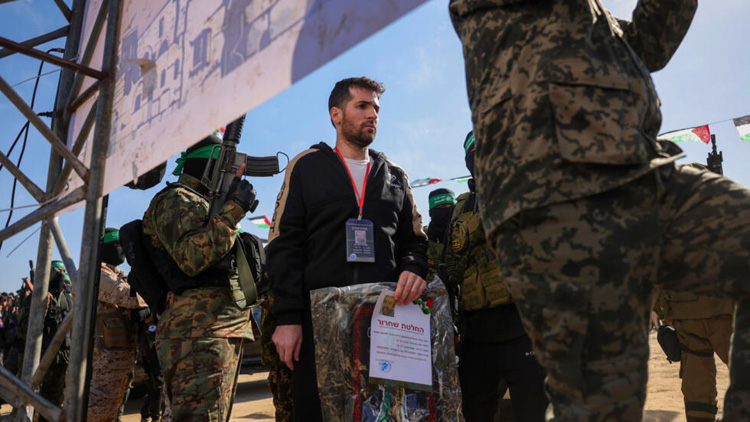 Hamas, Israel complete sixth hostage-prisoner swap under Gaza truce