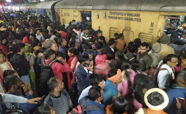 18 dead in India stampede to catch trains to Hindu mega-festival