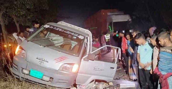 5 killed, 10 injured in Feni road accident