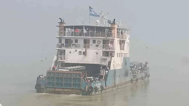 Aricha-Kazirhat ferry movement resumes after 4 hours 