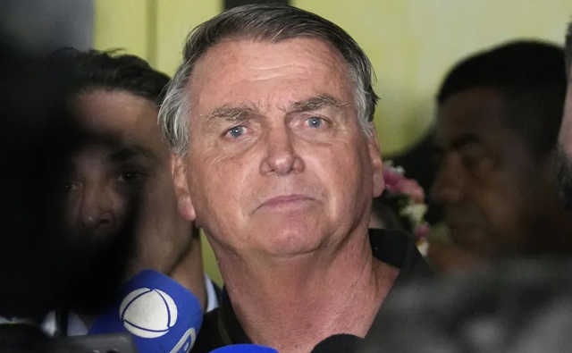 Bolsonaro: Brazil's polarising ex-president mired in legal woes