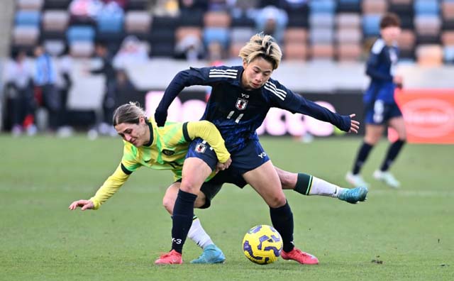 Tanaka double as Japan crush Australia