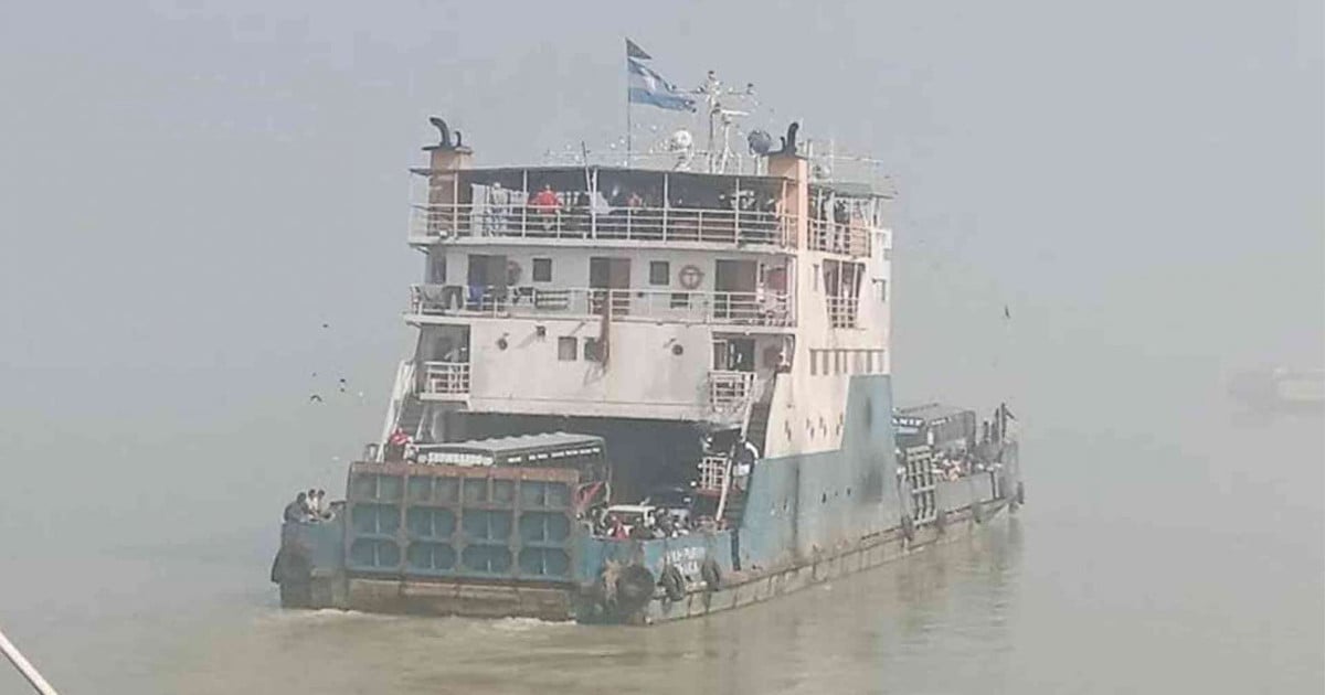 Ferry services on Aricha-Kazirhat route resumes after 5.30 hour