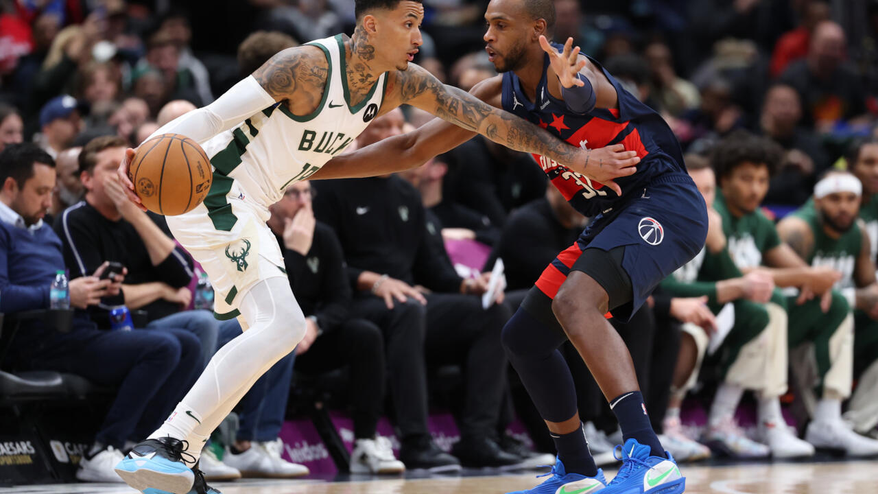 Cavs crush Knicks in battle of NBA East elite
