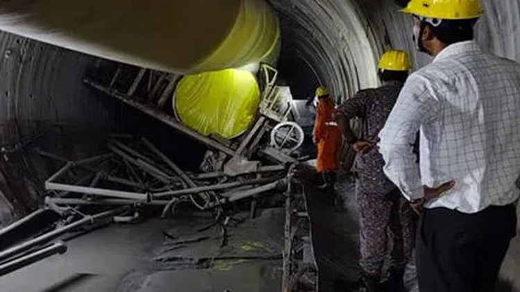 Hope fades for Indian workers trapped in tunnel