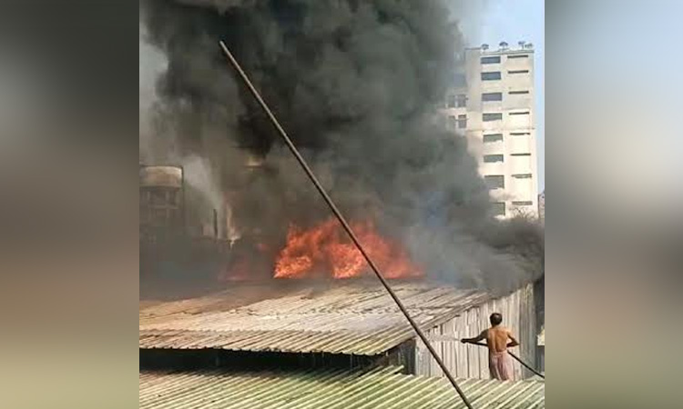 Fire breaks out at Pakiza factory in Savar
