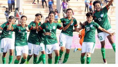 Women's football team reaches UAE safely