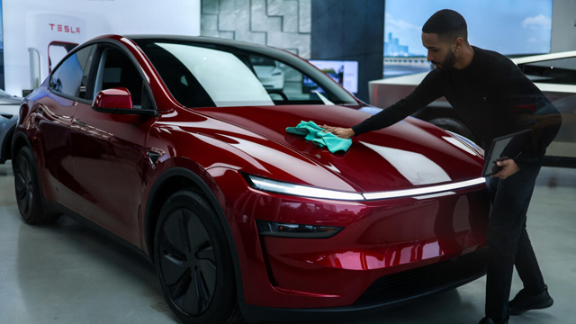 Tesla sinks below $1 tn market value as European auto sales slump
