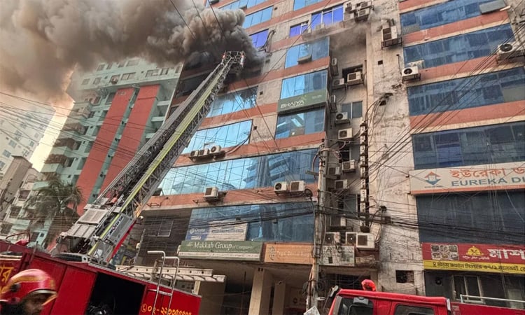 Fire at Zaman Tower in Dhaka's Purana Paltan doused