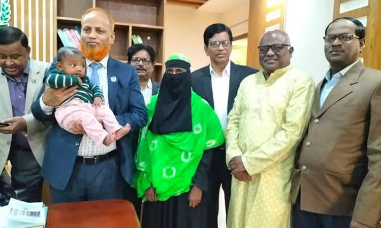 KuriAU VC provides job to Shaheed Nur Alam's widow