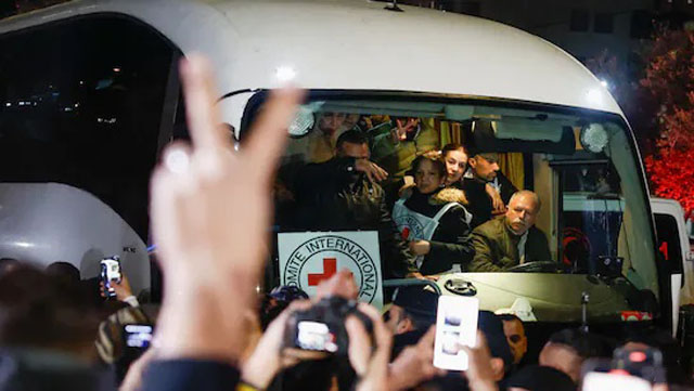 Hamas hands over bodies of Israelis as more Palestinian prisoners freed