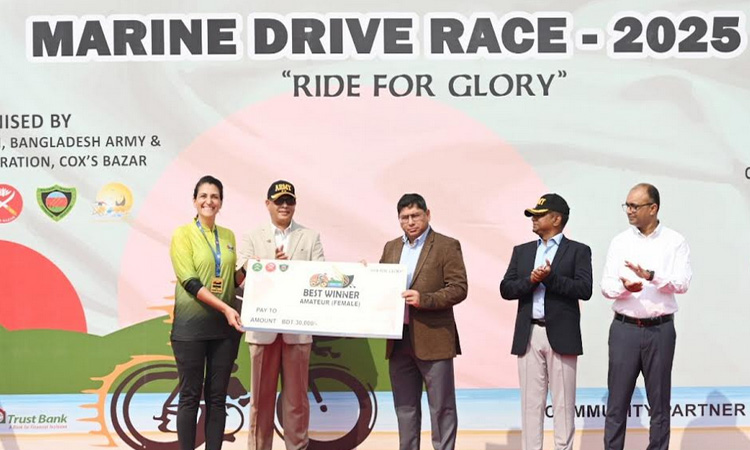 Army Chief distributes awards to Marine Drive Race winners 