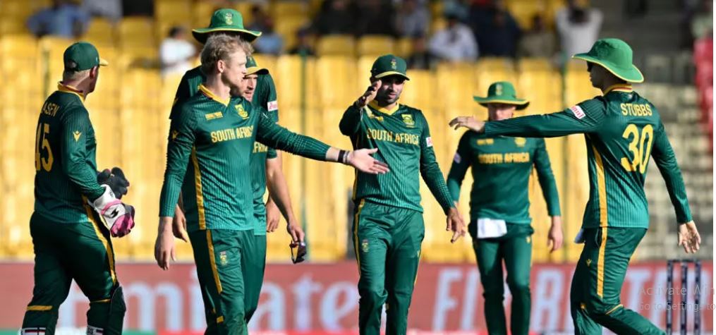 South Africa upstage hapless England to reach Champions Trophy semis