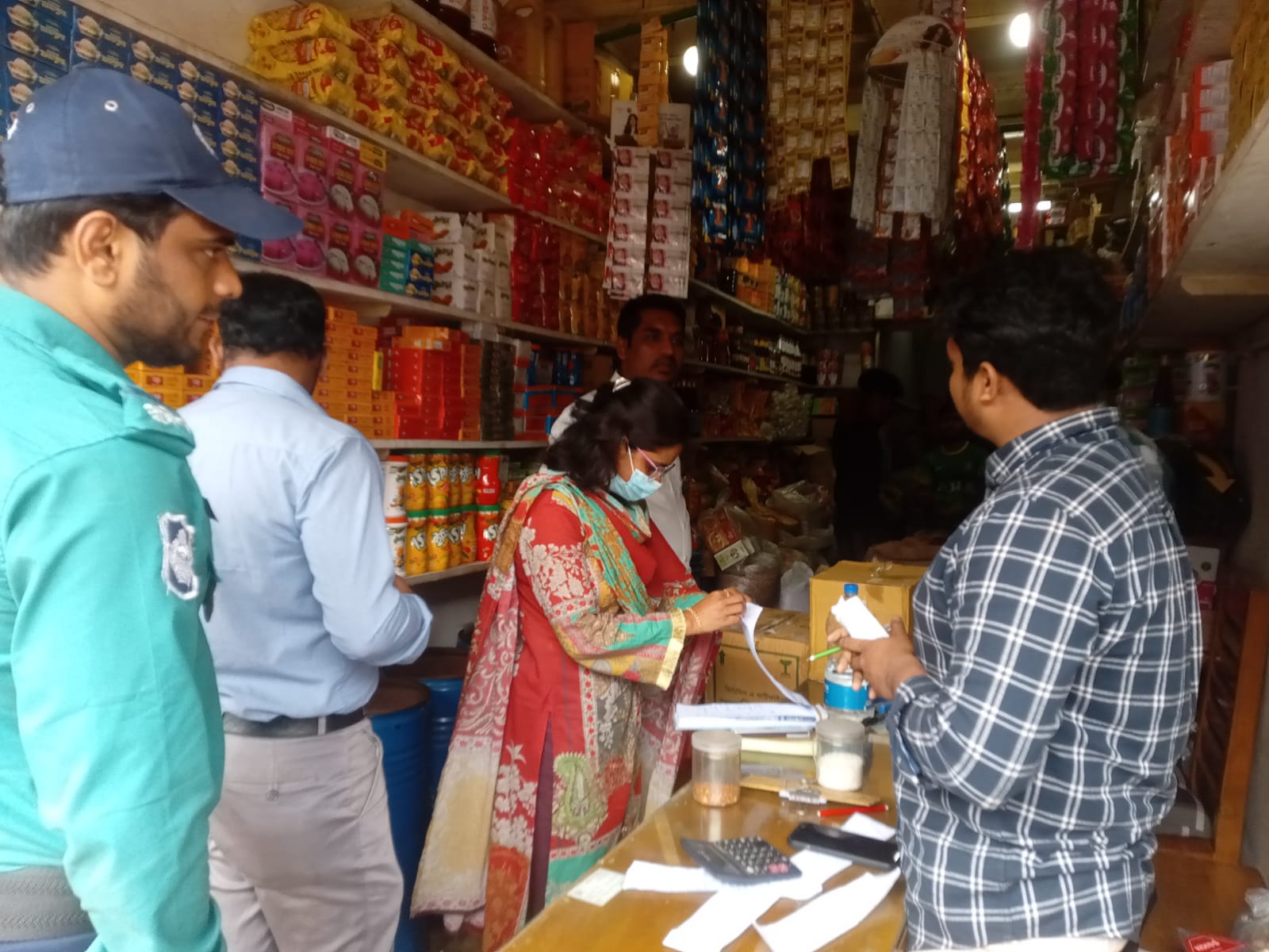 4 traders fined TK 1.62 lakh for consumers’ rights violation