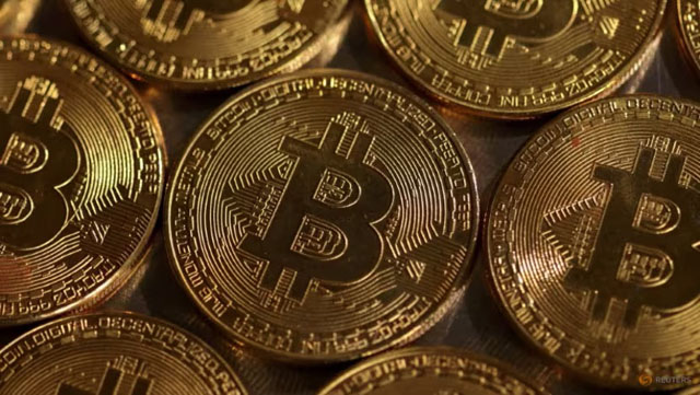 Bitcoin value dives as uncertainty grips market