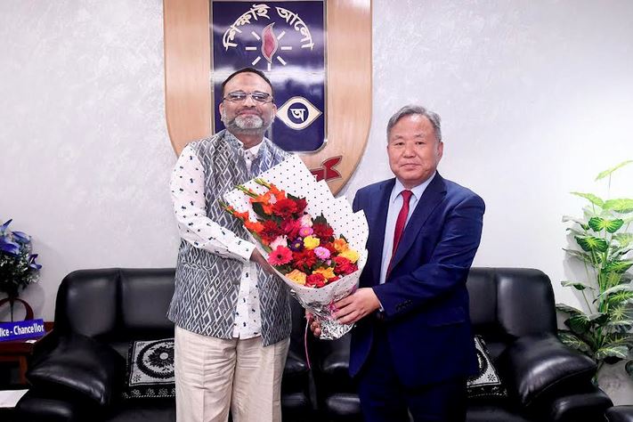 Korean Ambassador meets DU VC