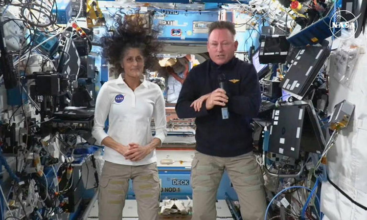 'Stranded' NASA astronaut backs Musk in rescue row
