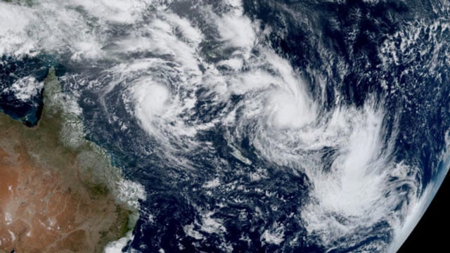 Cyclone's fringe lashes eastern Australia